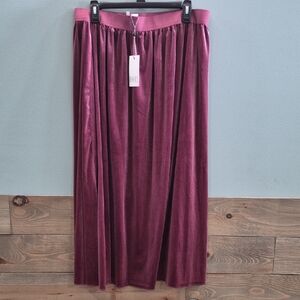 Kaktus Velvet Maxi Skirt in Rich Burgundy
